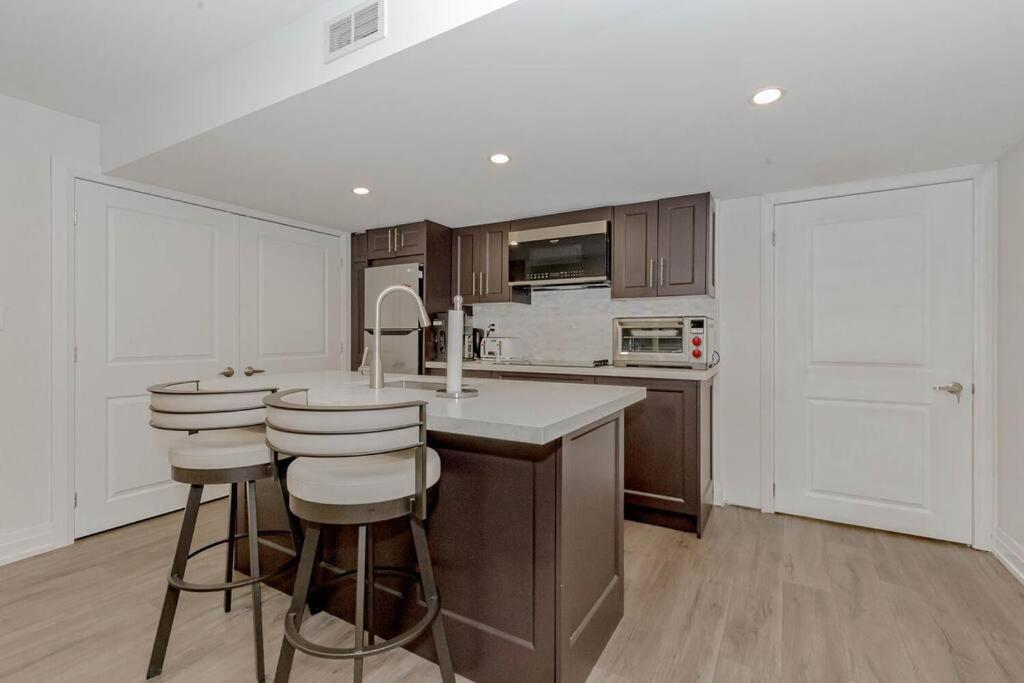 Luxury Basement Apartment In אוקוויל מראה חיצוני תמונה