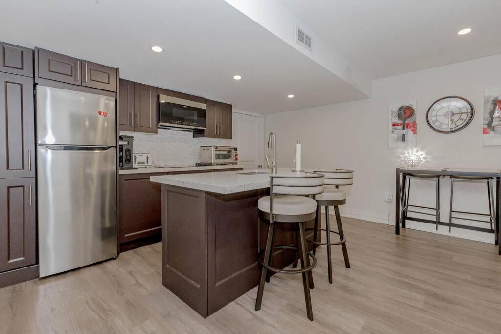 Luxury Basement Apartment In אוקוויל מראה חיצוני תמונה