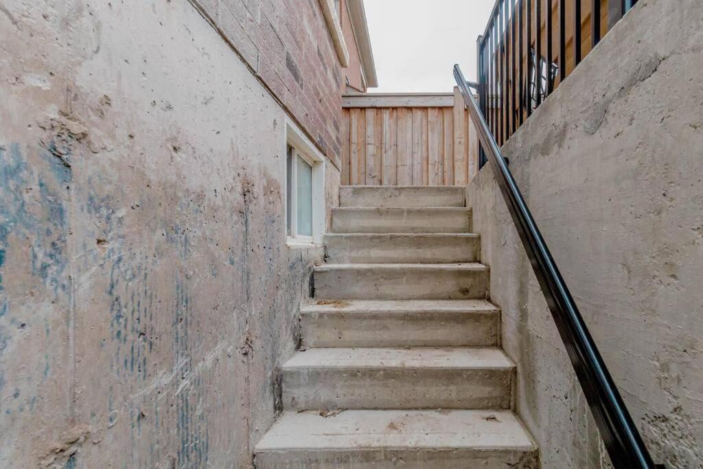 Luxury Basement Apartment In אוקוויל מראה חיצוני תמונה