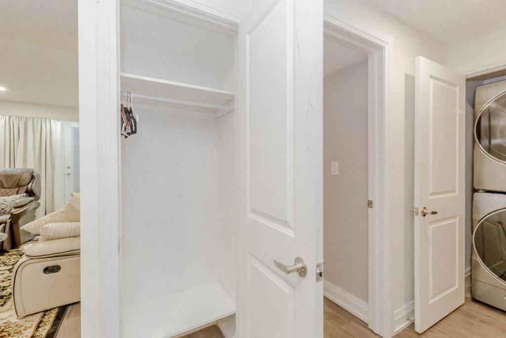 Luxury Basement Apartment In אוקוויל מראה חיצוני תמונה