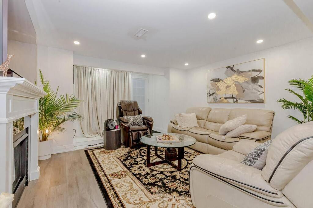 Luxury Basement Apartment In אוקוויל מראה חיצוני תמונה
